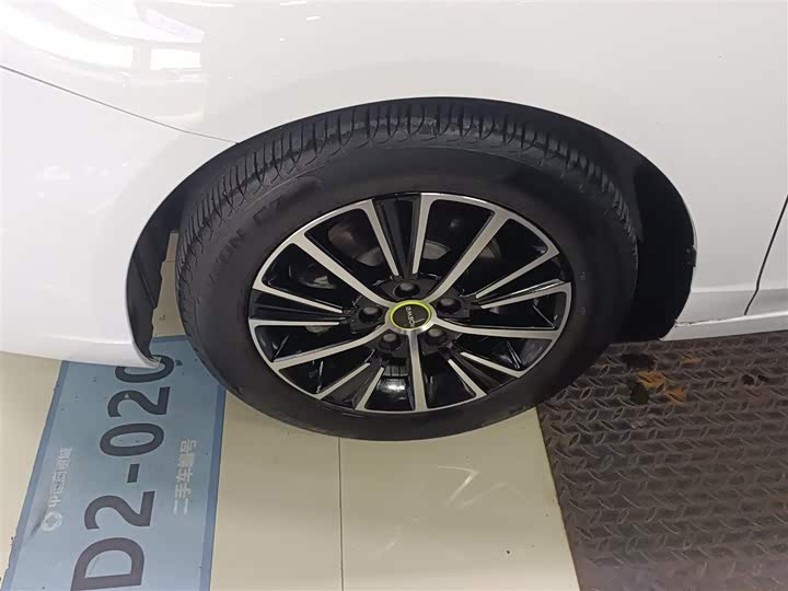 Фото 22 - Roewe i5