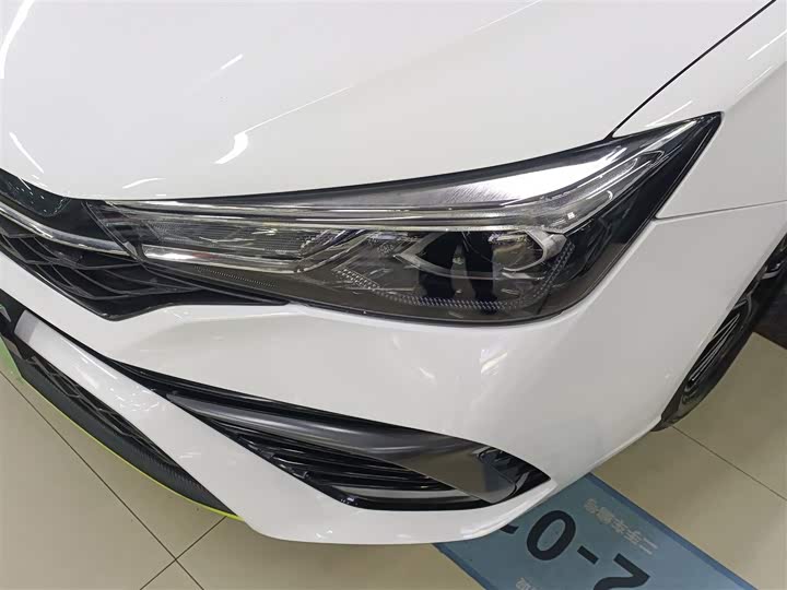 Фото 23 - Roewe i5