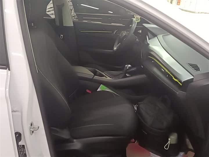 Фото 24 - Roewe i5