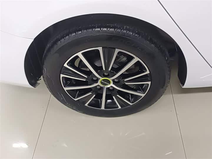 Фото 25 - Roewe i5