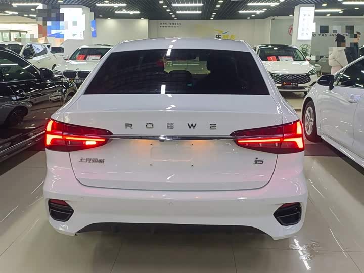 Фото 6 - Roewe i5