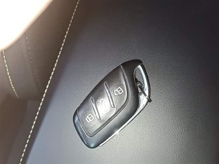 Фото 9 - Roewe i5