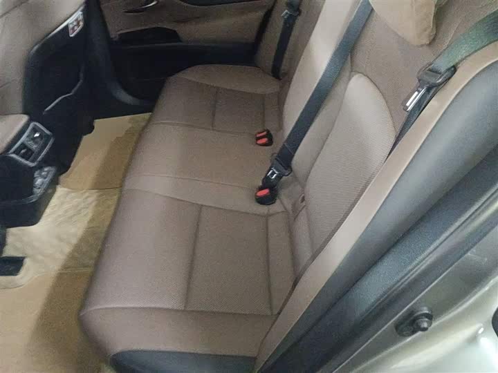 Фото 16 - Lexus ES