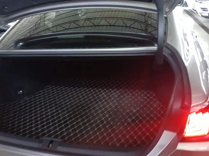 Фото 18 - Lexus ES