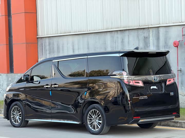 Фото 10 - Toyota Vellfire