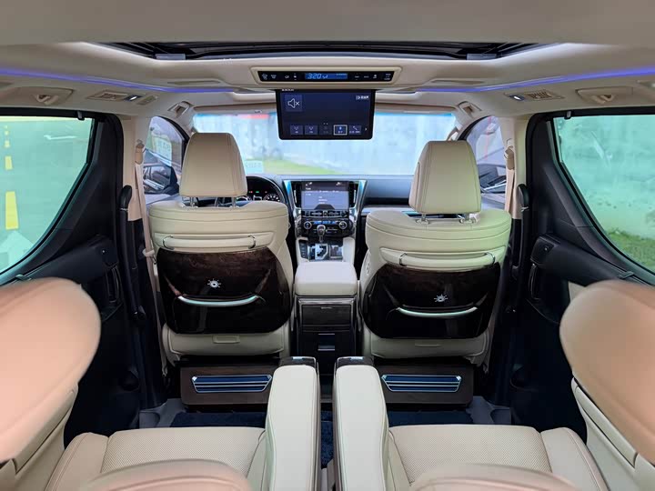 Фото 8 - Toyota Vellfire