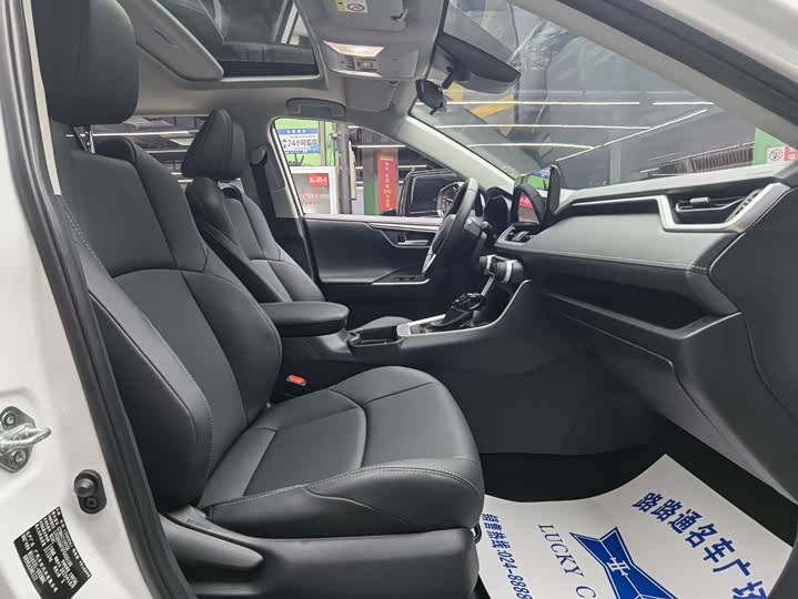 Фото 8 - Toyota Wildlander