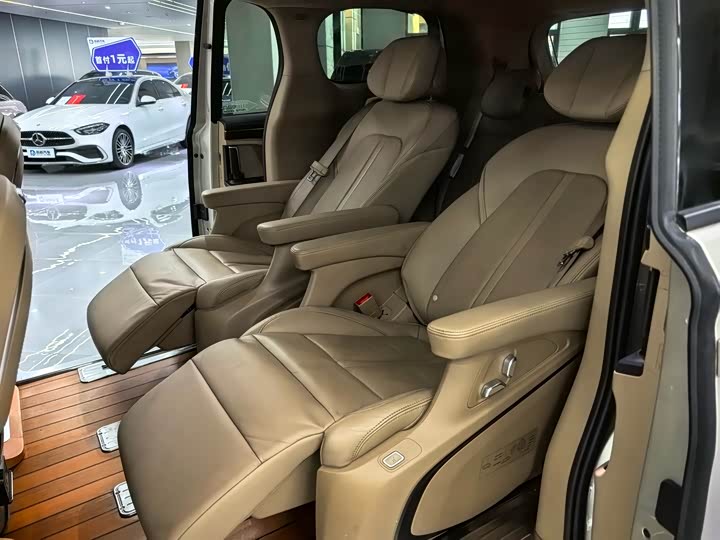 Фото 10 - Buick GL8 ES