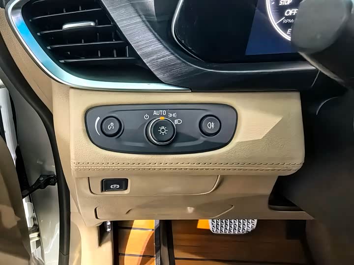 Фото 16 - Buick GL8 ES