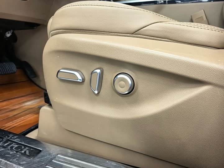 Фото 7 - Buick GL8 ES