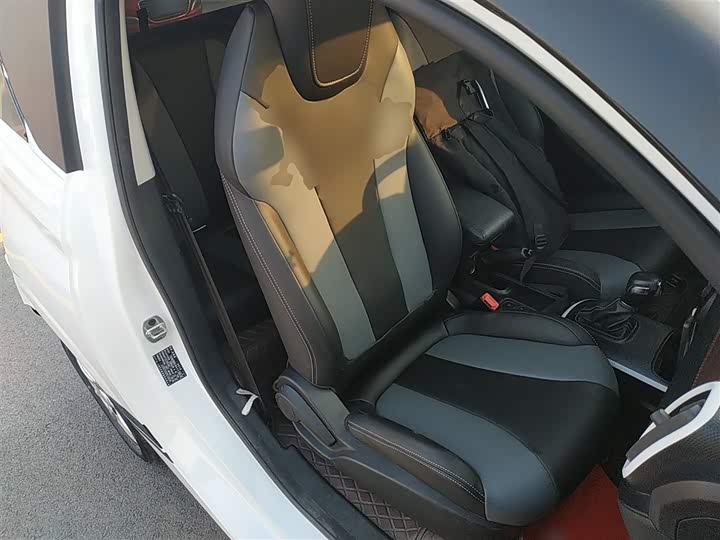 Фото 25 - Roewe Clever