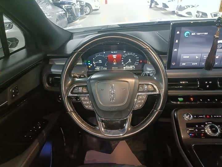 Фото 11 - Lincoln Nautilus