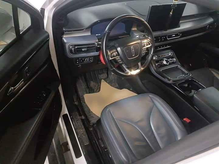 Фото 16 - Lincoln Nautilus