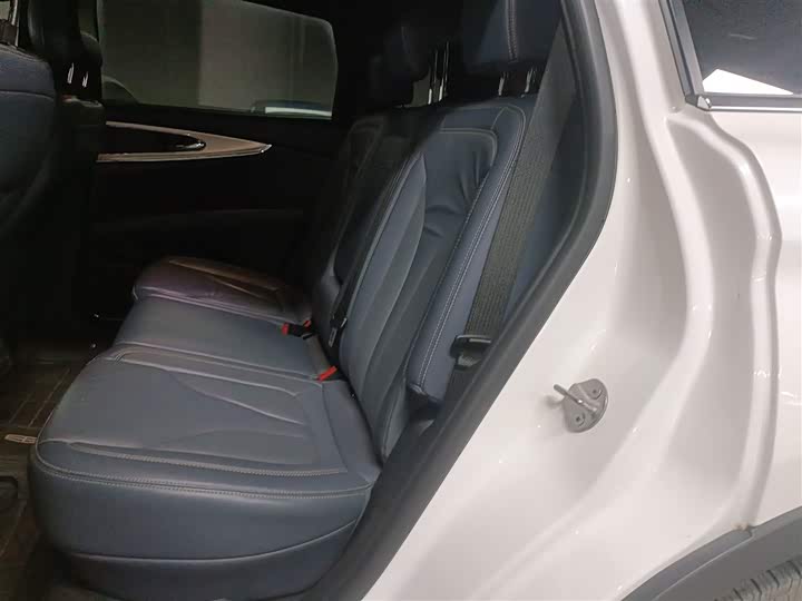 Фото 17 - Lincoln Nautilus