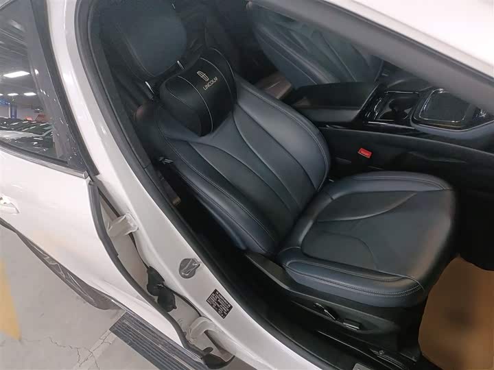 Фото 25 - Lincoln Nautilus