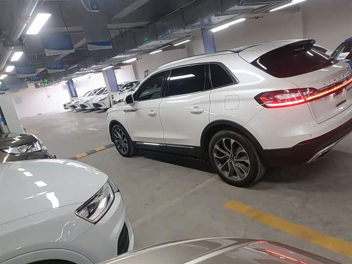 Фото 5 - Lincoln Nautilus