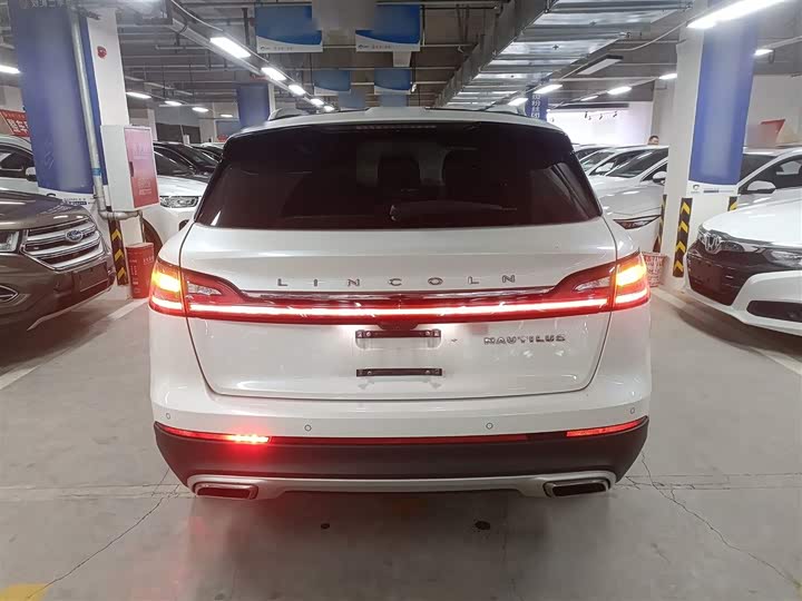 Фото 6 - Lincoln Nautilus