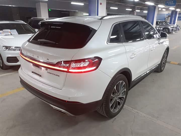 Фото 7 - Lincoln Nautilus