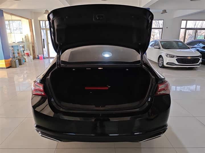 Фото 19 - Chevrolet Malibu XL