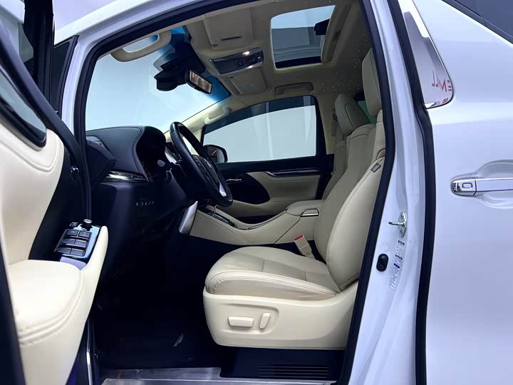 Фото 14 - Toyota Alphard