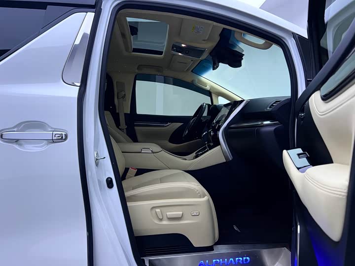 Фото 16 - Toyota Alphard