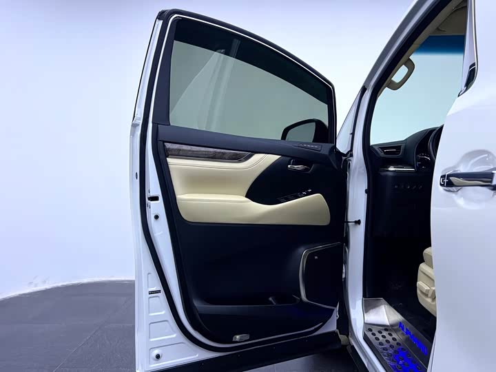 Фото 21 - Toyota Alphard