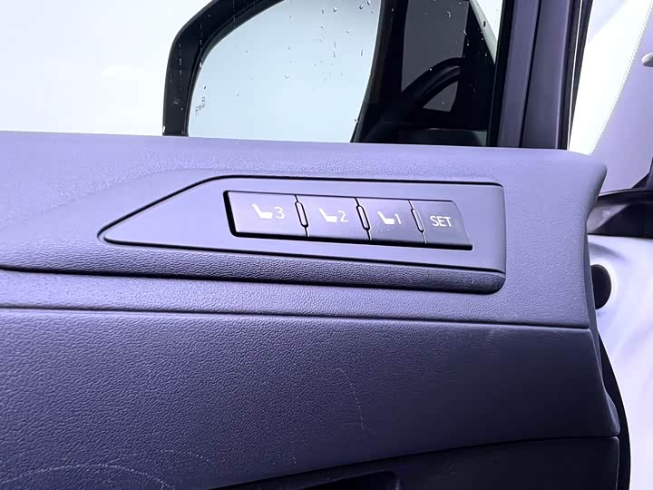 Фото 24 - Toyota Alphard