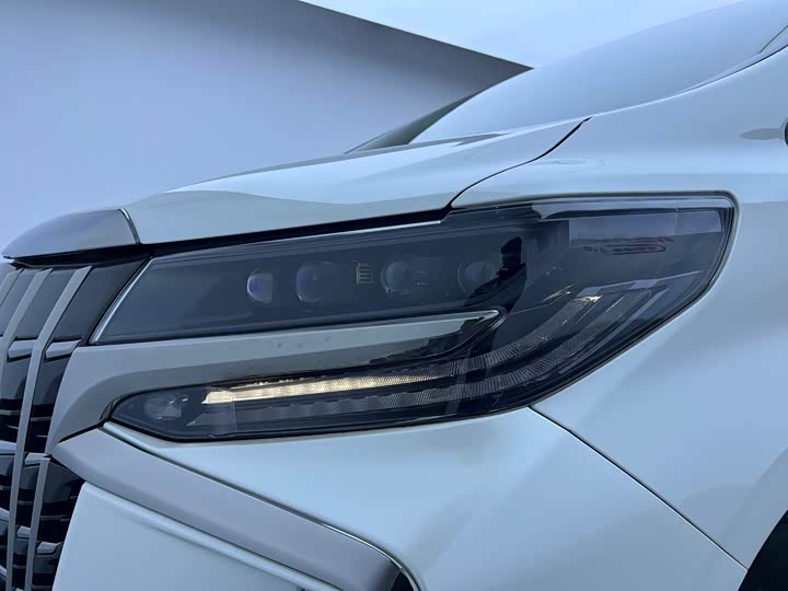 Фото 9 - Toyota Alphard