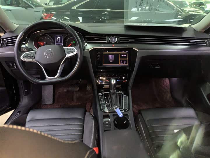 Фото 10 - Volkswagen Magotan