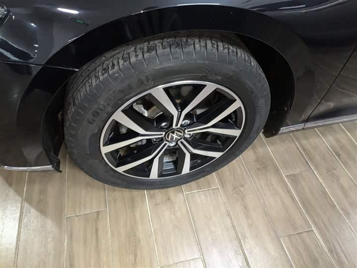 Фото 23 - Volkswagen Magotan