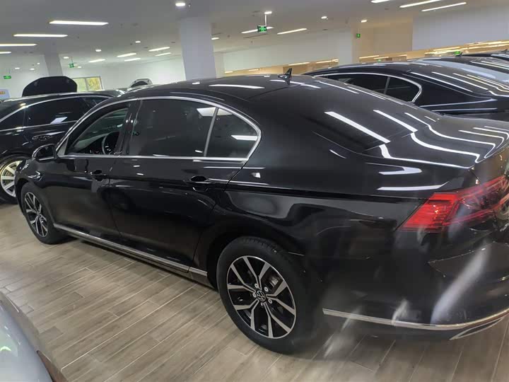 Фото 5 - Volkswagen Magotan