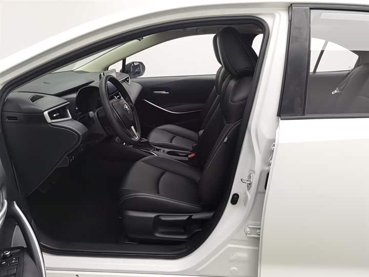 Фото 10 - Toyota Corolla