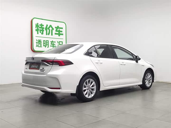 Фото 2 - Toyota Corolla