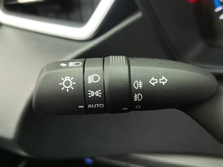 Фото 21 - Toyota Corolla