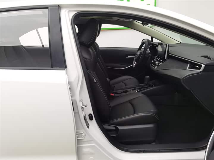 Фото 23 - Toyota Corolla