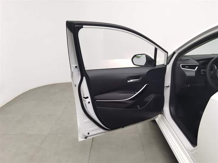 Фото 8 - Toyota Corolla