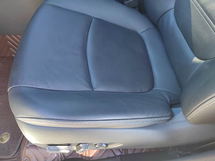 Фото 10 - Toyota RAV4