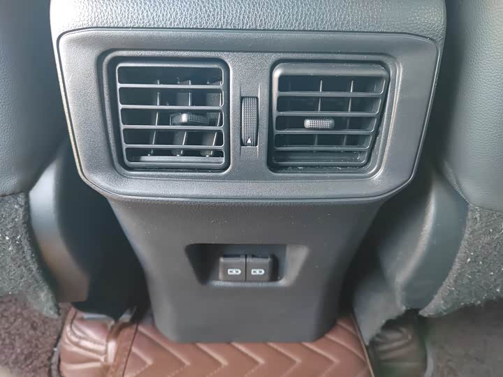 Фото 17 - Toyota RAV4