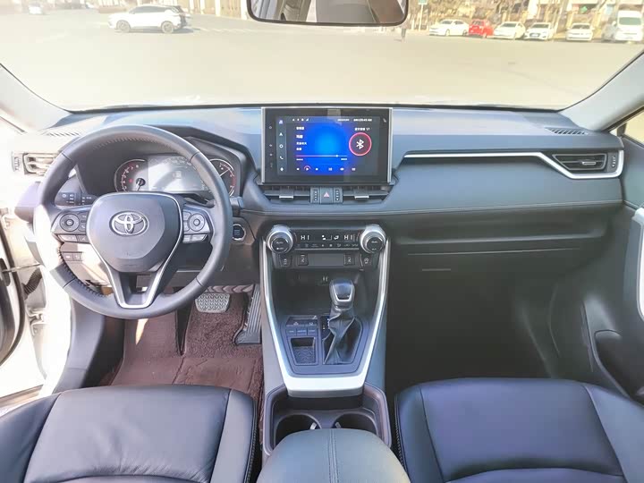 Фото 18 - Toyota RAV4