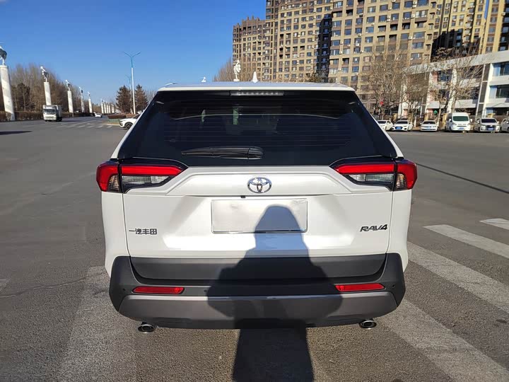 Фото 20 - Toyota RAV4