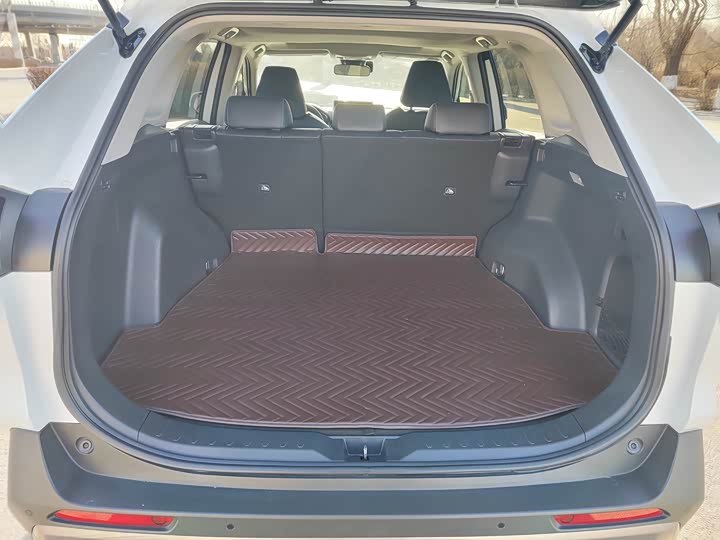 Фото 22 - Toyota RAV4