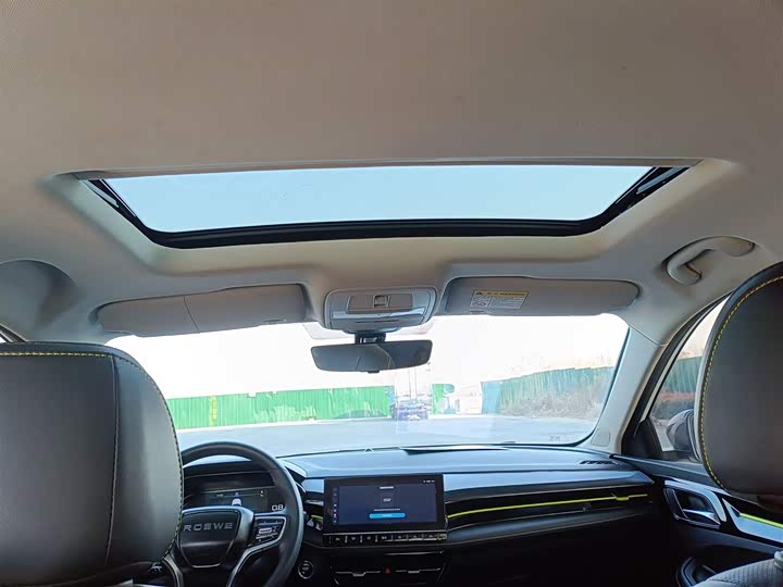 Фото 18 - Roewe i5