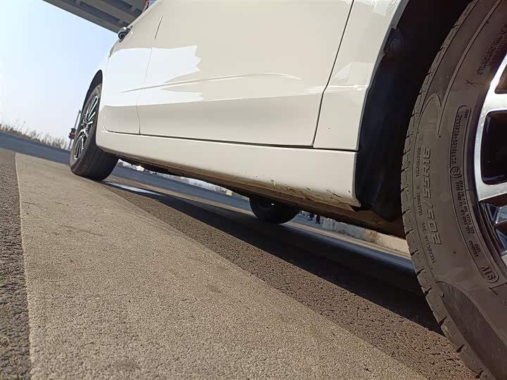 Фото 21 - Roewe i5