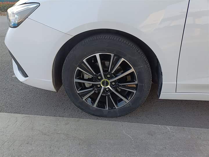 Фото 23 - Roewe i5