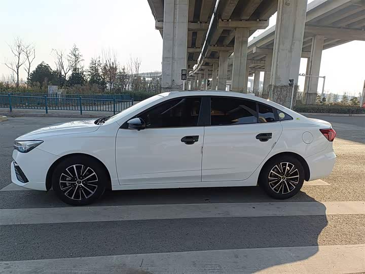 Фото 5 - Roewe i5