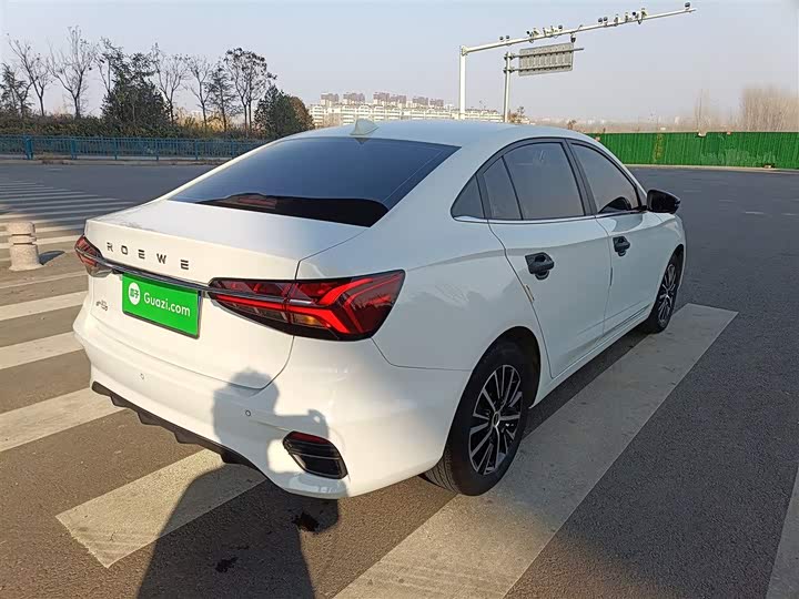 Фото 7 - Roewe i5