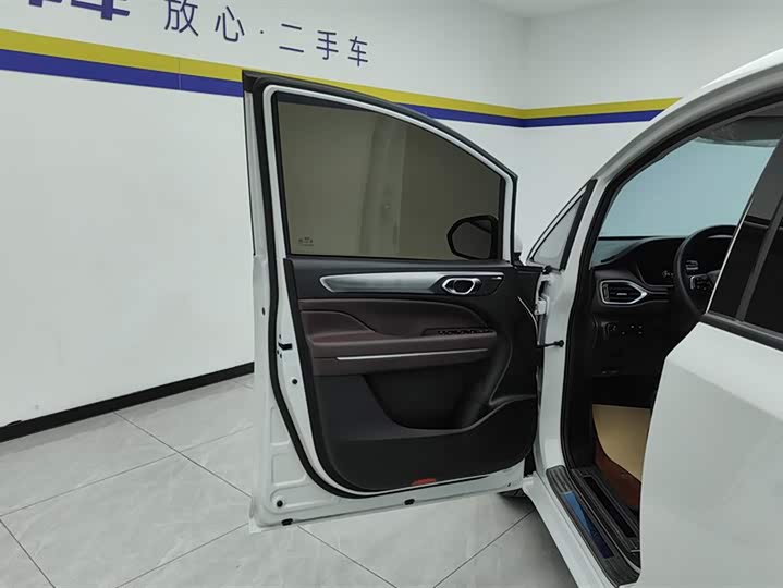 Фото 7 - GAC Trumpchi M6