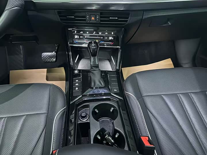 Фото 12 - Volkswagen Passat