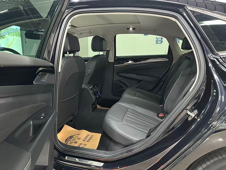 Фото 6 - Volkswagen Passat