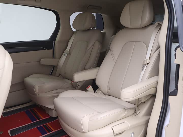 Фото 18 - Buick GL8 ES